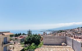 Teatro Greco Balcony Apartment
